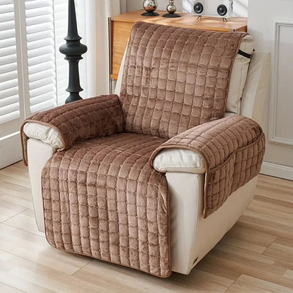 Quilted non-slip recliner chair cover in a stylish design, featuring a convenient side pocket for storage, ideal for protecting and enhancing your furniture. 1