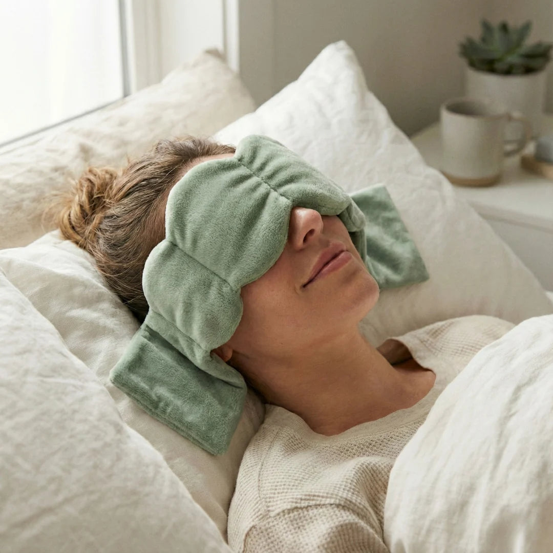 Weighted sleep mask with adjustable strap, featuring a light-blocking design for optimal rest during travel, ideal for sleep and meditation. 6