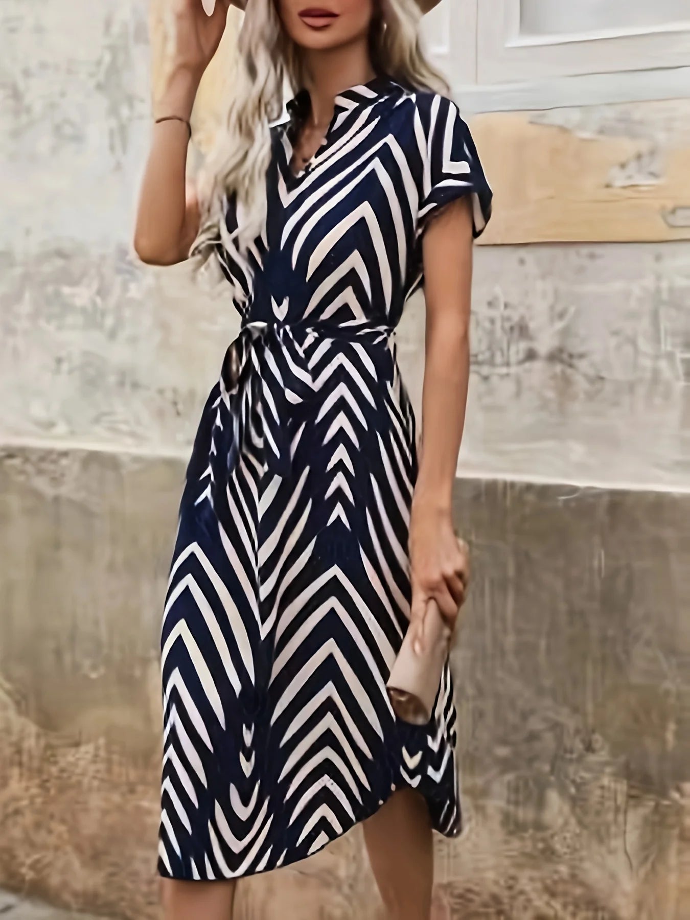 Chic Stripe Summer Dress – Flattering V-Neck Design for Casual and Sophisticated Outings