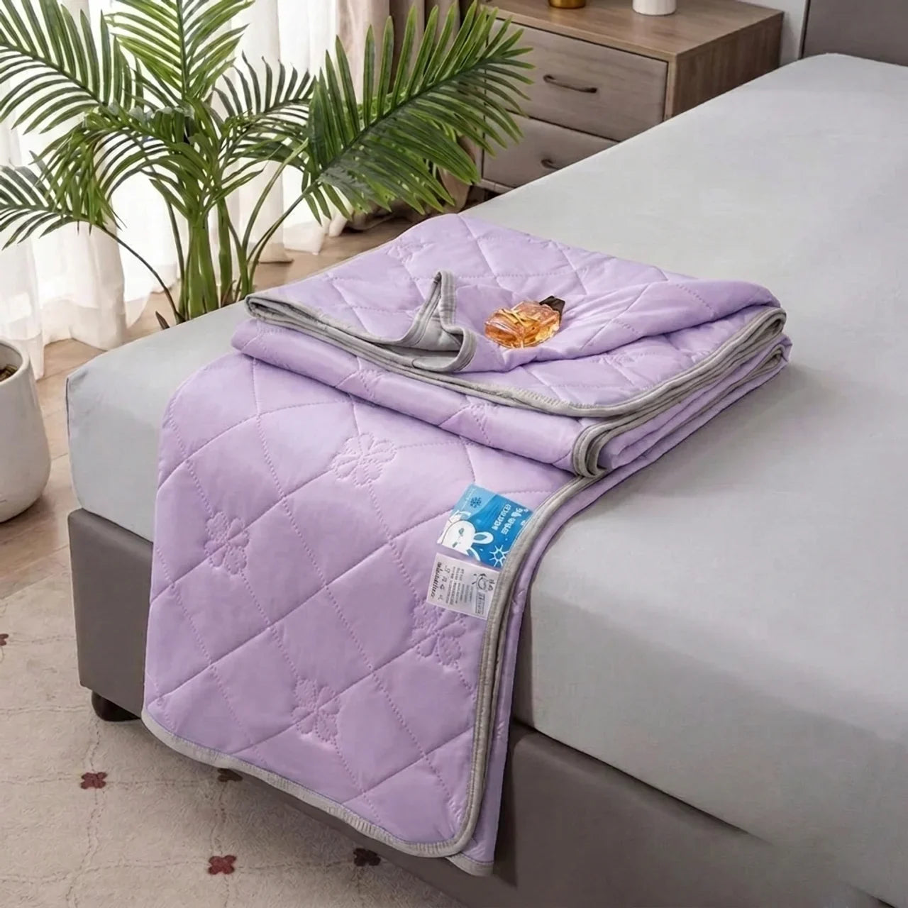 Cooling Summer Blanket – Breathable & Lightweight for Warm Nights