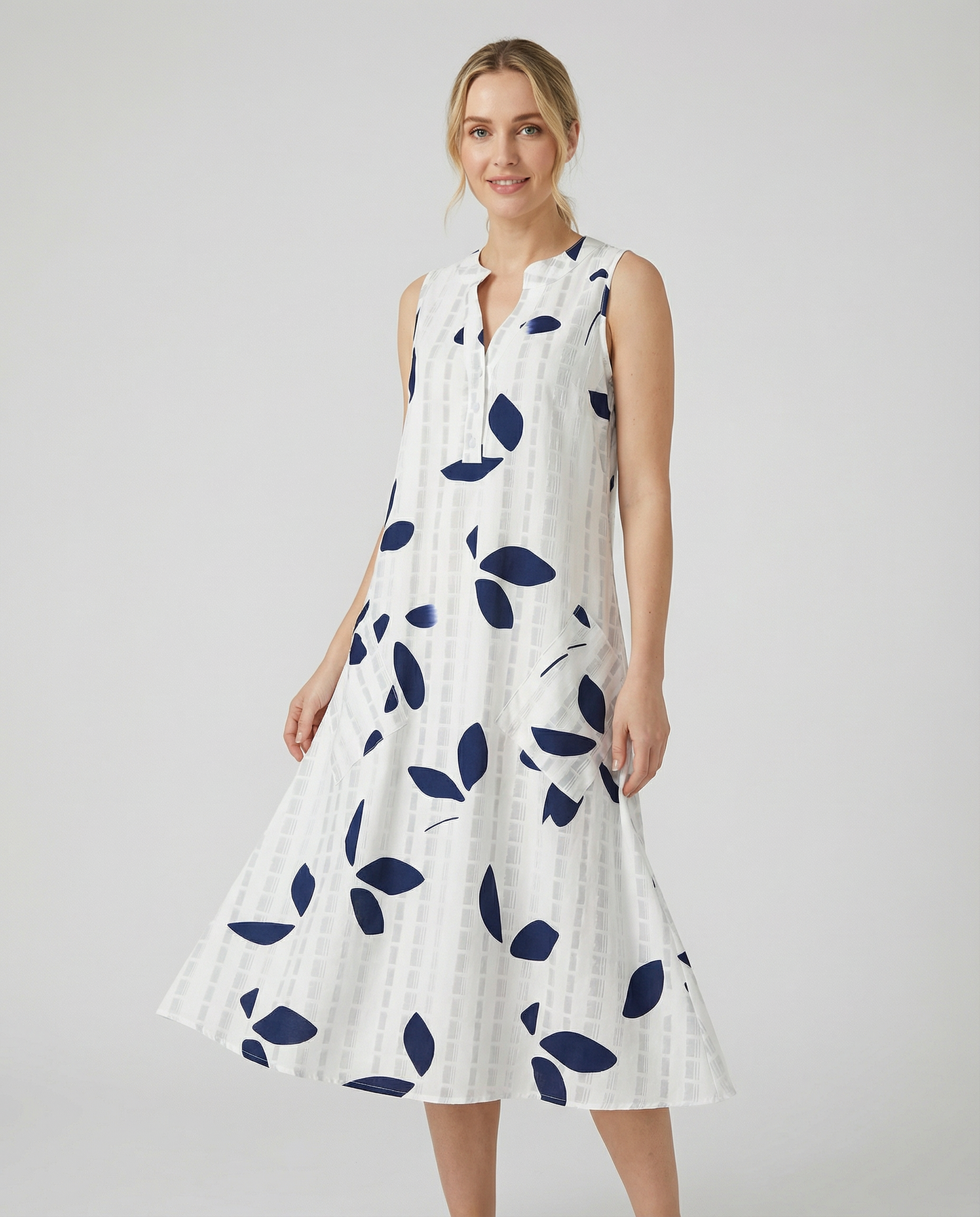 Leaf Print Maxi Dress – Stylish V-Neck Sleeveless Summer Outfit