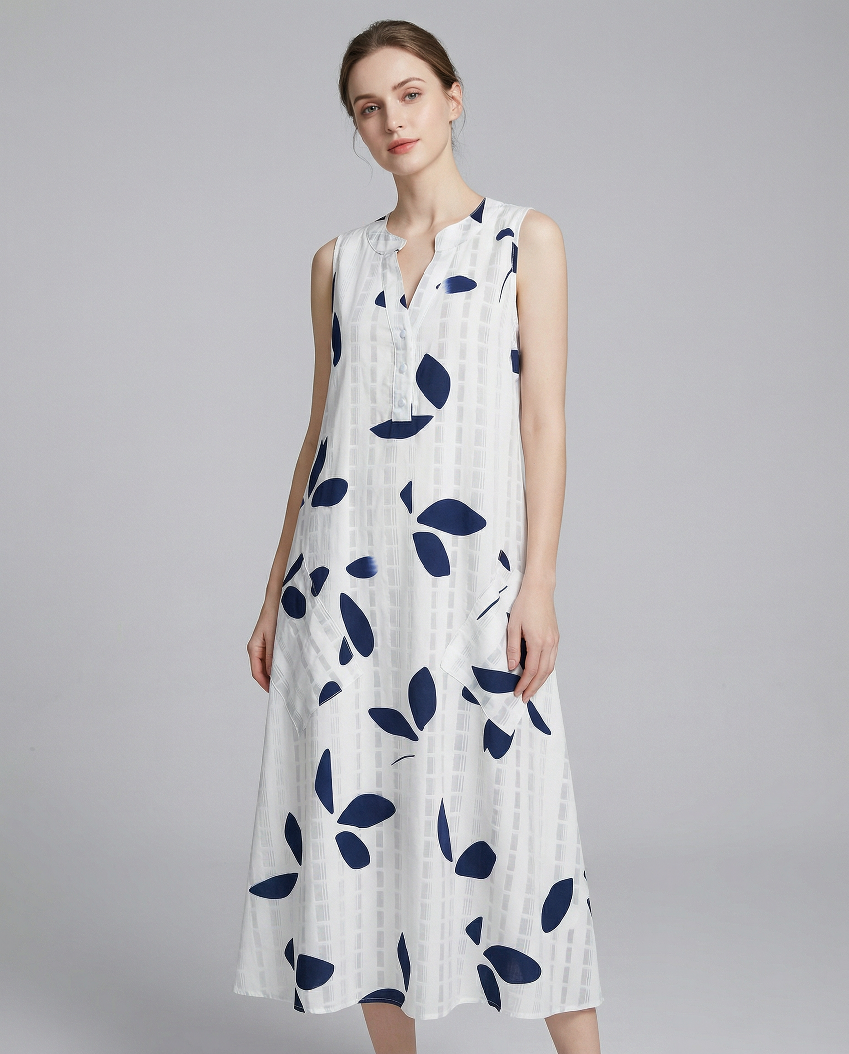 Leaf Print Maxi Dress – Stylish V-Neck Sleeveless Summer Outfit