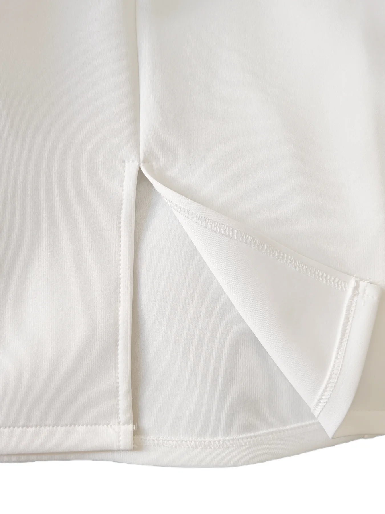 White Gown – Elegant Sleeveless Slim Fit for Holiday Celebrations