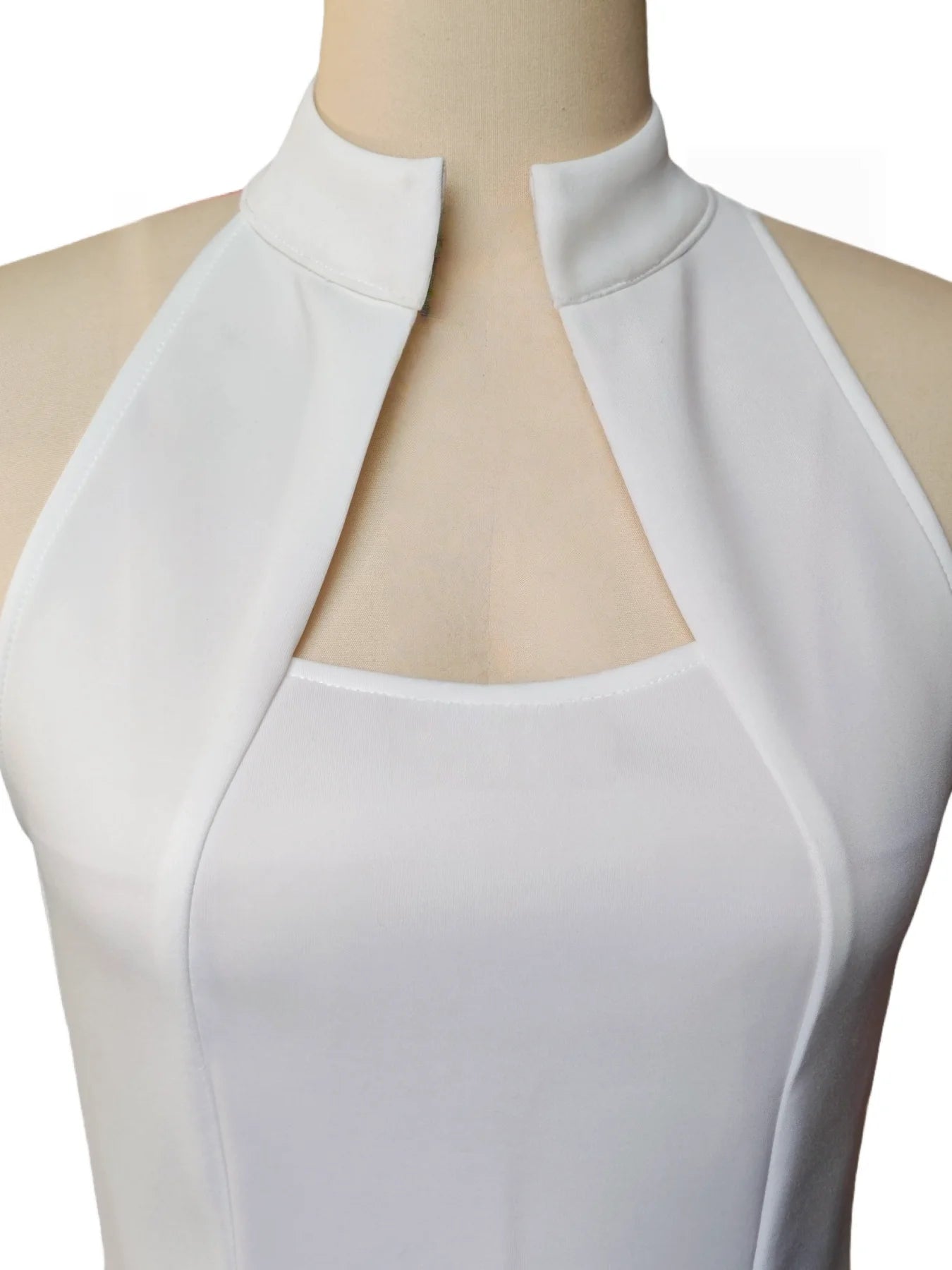 White Gown – Elegant Sleeveless Slim Fit for Holiday Celebrations